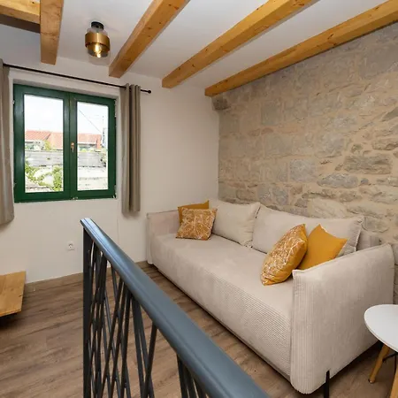 Fjaka Stone House * Kaštela