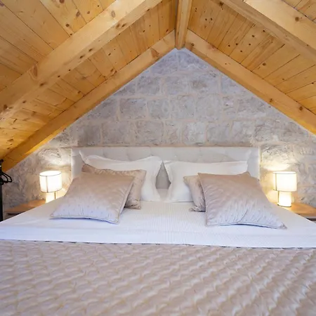아파트 Fjaka Stone House Kaštela