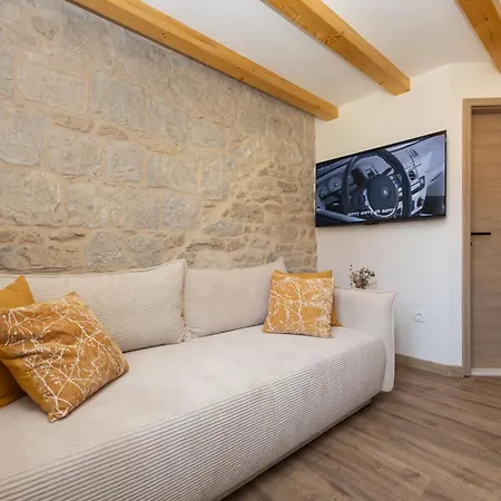 아파트 Fjaka Stone House Kaštela